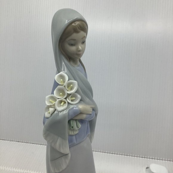 Vintage  LLADRO GRACEFUL Lady With Calla Lillies Flowers #4650 * RETIRED * - Picture 5 of 10